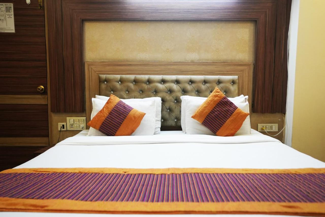 Hotel Classic นิวเดลี ภายนอก รูปภาพ