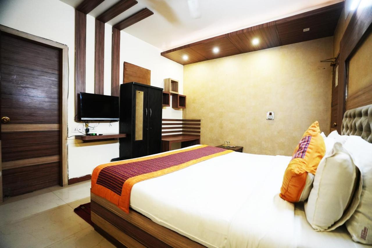 Hotel Classic นิวเดลี ภายนอก รูปภาพ